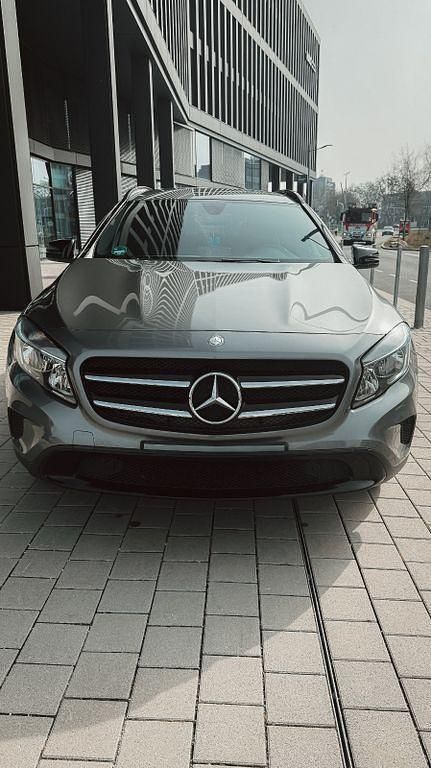 Gebraucht Mercedes GLA180 Night 122 PS (89 kW) 2017 Grau SUV