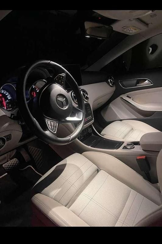 Grau Gebraucht 2016 Mercedes A180 Kleinwagen | 16.500 € (Fairer Preis) - Bild 1/4