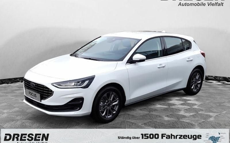 Weiss Gebraucht 2024 Ford Focus Titanium Limousine | 20.990 € (Superpreis) - Bild 1/4