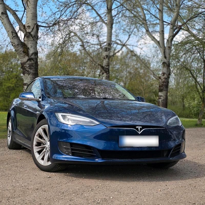Second-hand Tesla Model S 244 kW (333 CP) 2017 Albastru Hatchback