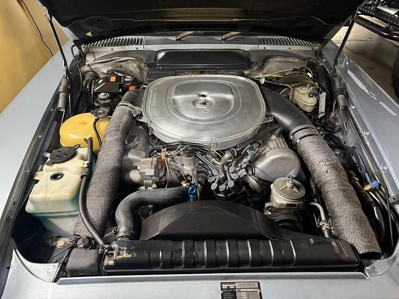 Silber Gebraucht 1982 Mercedes 500 Coupé | 45.000 € - Bild 1/4