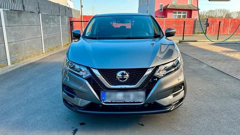 Grau Gebraucht 2018 Nissan Qashqai N-Connecta SUV | 19.900 € (Teuer) - Bild 1/4