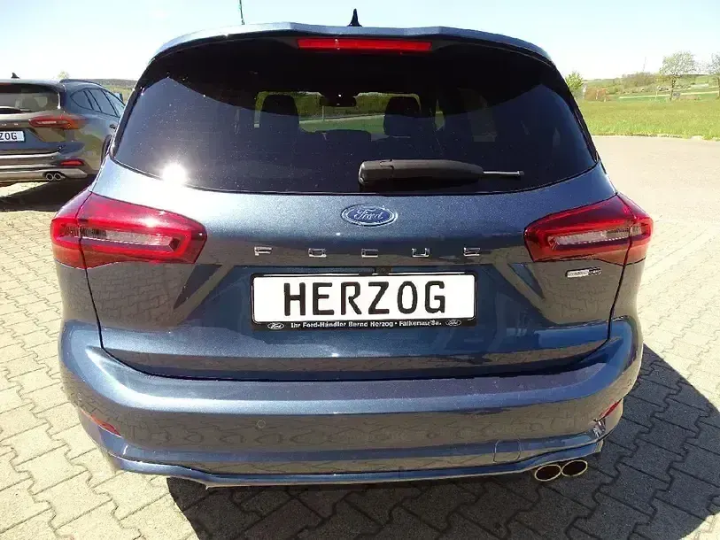 Gebraucht Ford Focus ST-Line 155 PS (114 kW) 2023 Chromablau (metallic) Kombi