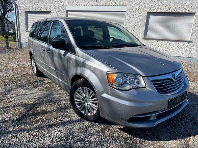 Gebraucht Lancia Voyager Silver 177 PS (130 kW) 2014 Silber Van / Kleinbus