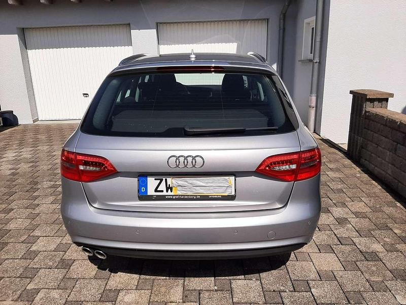Second-hand Audi A4 Ambiente 150 CP (110 kW) 2015 Argintiu Break
