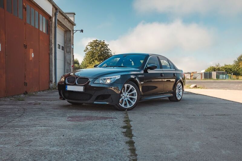 Second-hand BMW M5 507 CP (372 kW) 2006 Negru Berlinǎ