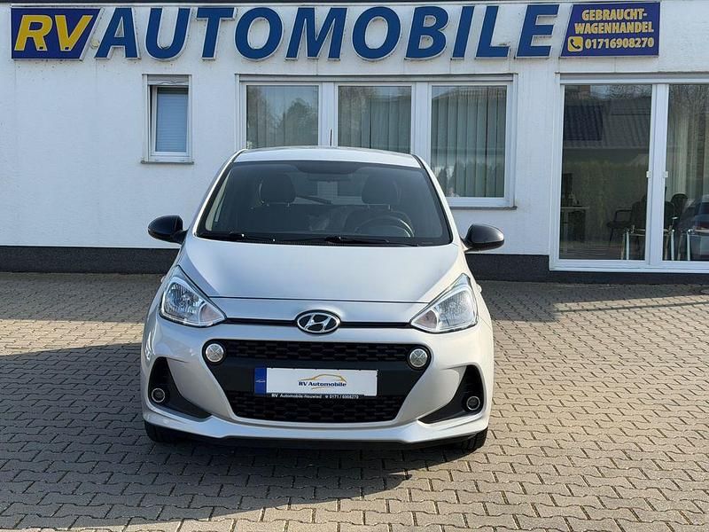Gebraucht Hyundai i10 GO! 67 PS (49 kW) 2018 Silber Kleinwagen