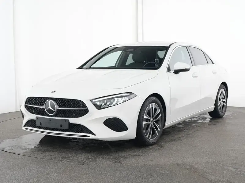 Gebraucht Mercedes A180 Advanced 136 PS (100 kW) 2024 Unilack polarweiß Limousine