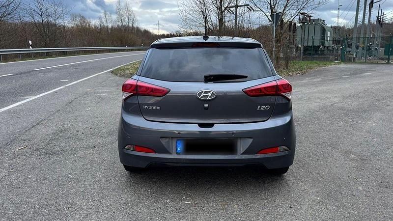 Gebraucht Hyundai i20 Active 84 PS (61 kW) 2017 Grau Kleinwagen