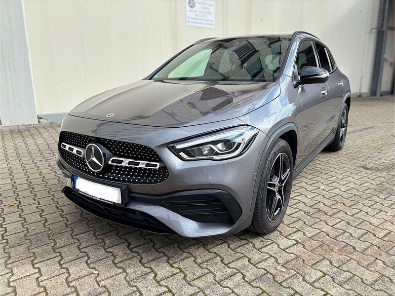 Grau Gebraucht 2022 Mercedes GLA220 AMG SUV | 35.990 € (Guter Preis) - Bild 1/4