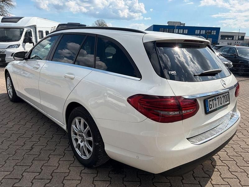 Gebraucht Mercedes C180 122 PS (89 kW) 2019 Weiß Limousine