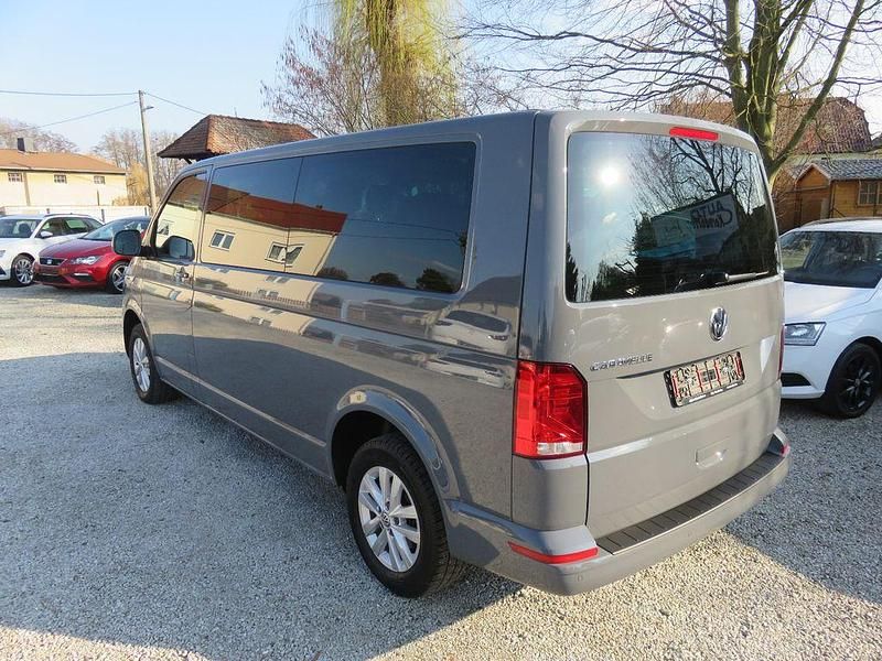 Gebraucht VW Caravelle Comfortline 150 PS (110 kW) 2024 Grau Van / Kleinbus