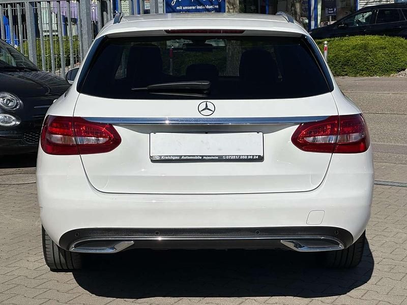 Gebraucht Mercedes C220 194 PS (142 kW) 2020 Polarweiss  unilack Kombi