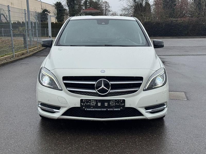 Gebraucht Mercedes B220 184 PS (135 kW) 2014 Weiß Van / Kleinbus