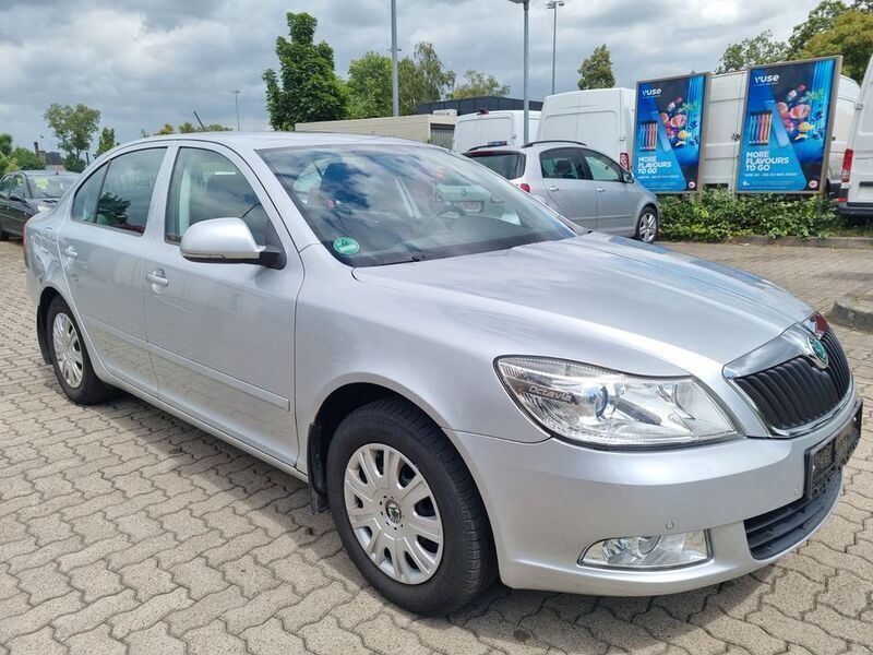 Gebraucht Skoda Octavia Ambition 105 PS (77 kW) 2012 Silber Limousine