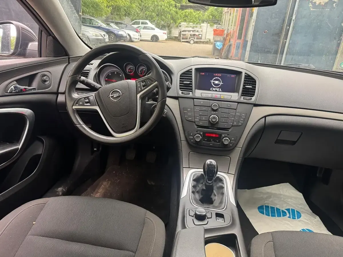Gebraucht Opel Insignia Edition 160 PS (117 kW) 2010 Grau Kombi