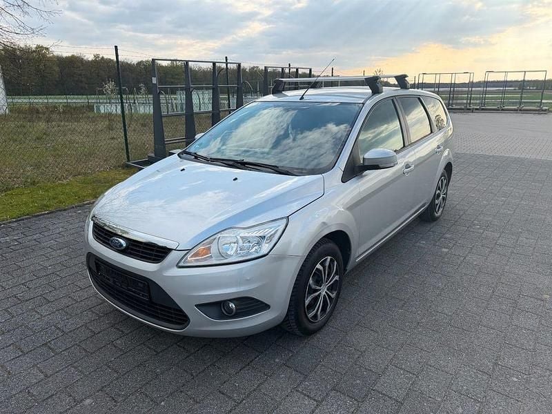 Używany Ford Focus Style 101 KM (74 kW) 2009 Szary Sedan/Limuzyna
