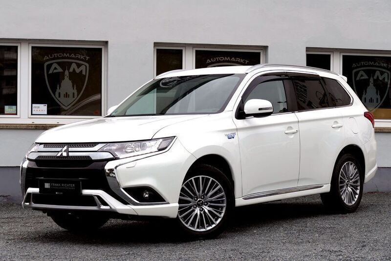 Weiß Gebraucht 2020 Mitsubishi Outlander P-HEV Spirit SUV | 22.990 € (Fairer Preis) - Bild 1/4