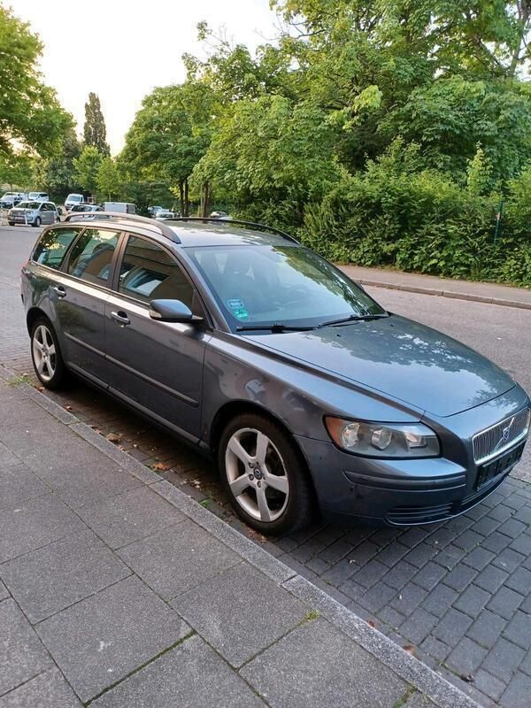 Grau Gebraucht 2006 Volvo V50 Kombi | 2.350 € (Fairer Preis) - Bild 1/4