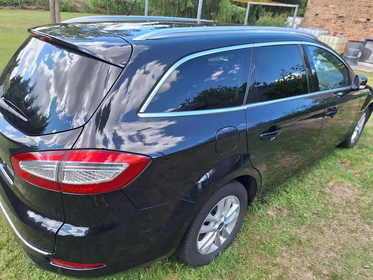 Gebraucht Ford Mondeo 163 PS (119 kW) 2014 Schwarz Kombi