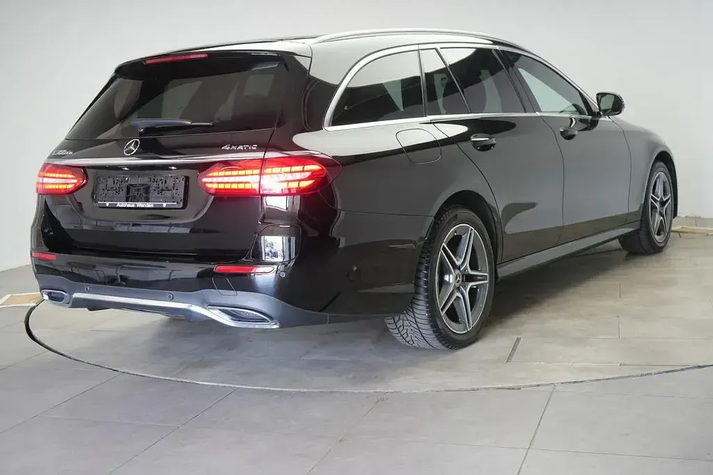 Gebraucht Mercedes E300 AMG 306 PS (225 kW) 2022 Schwarz Limousine