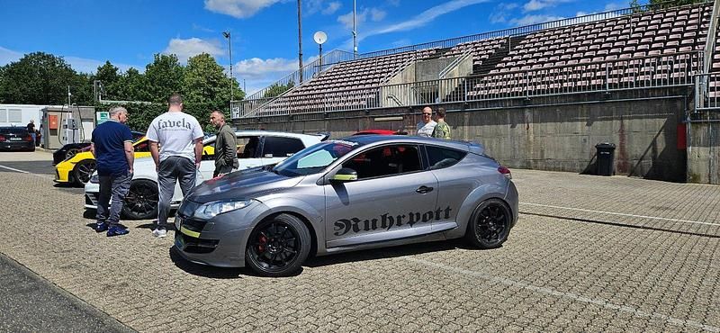 Gebraucht Renault Mégane Coupé 265 PS (194 kW) 2011 Silber Coupé