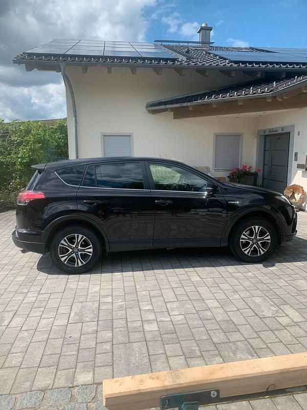 Braun Gebraucht 2018 Toyota RAV4 Hybrid SUV | 20.300 € (Fairer Preis) - Bild 1/4