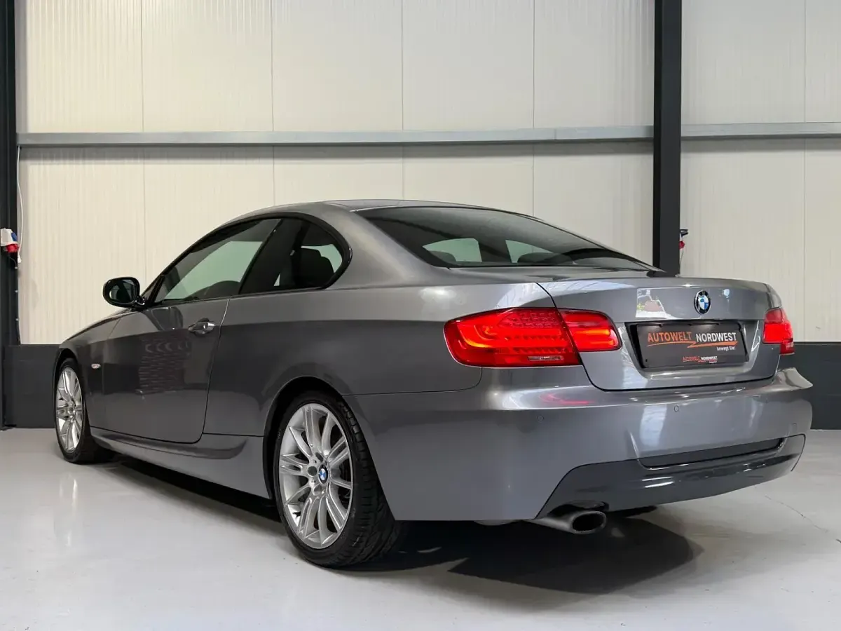 Gebraucht BMW 320 M Sport 170 PS (125 kW) 2011 Grau Coupé
