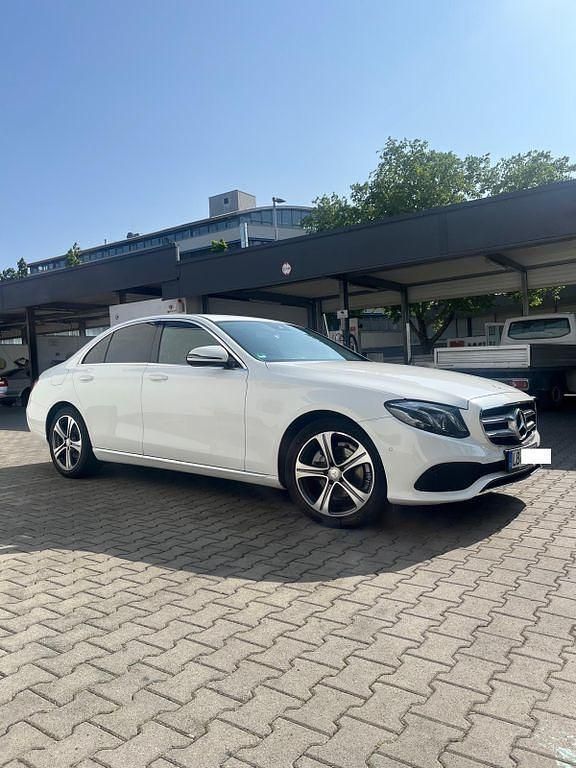 Weiß Gebraucht 2016 Mercedes E200 Limousine | 22.500 € (Fairer Preis) - Bild 1/4