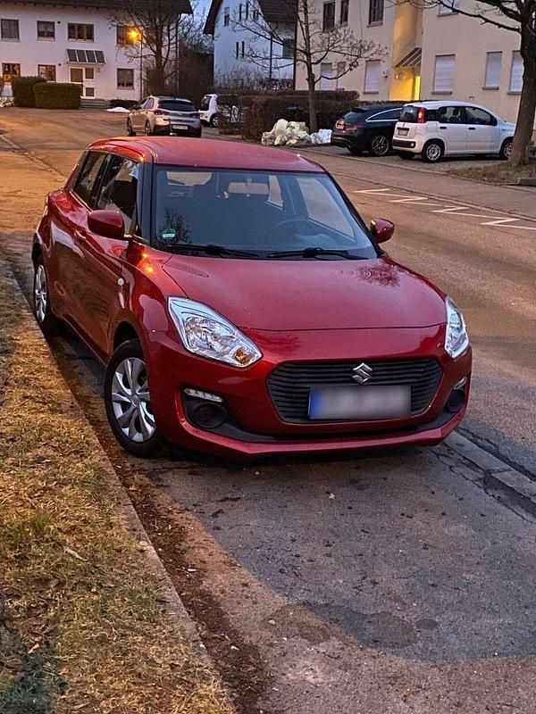 Gebraucht Suzuki Swift Comfort 90 PS (66 kW) 2017 Rot Kleinwagen
