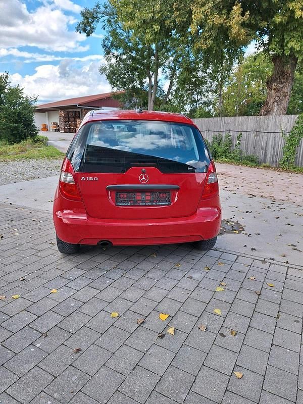 Gebraucht Mercedes A160 95 PS (69 kW) 2010 Rot Limousine