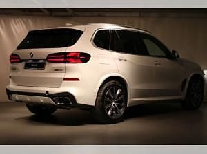 Neu BMW X5 M Sport 381 PS (280 kW) 2026 Weiß (mineralweiss metallic) SUV