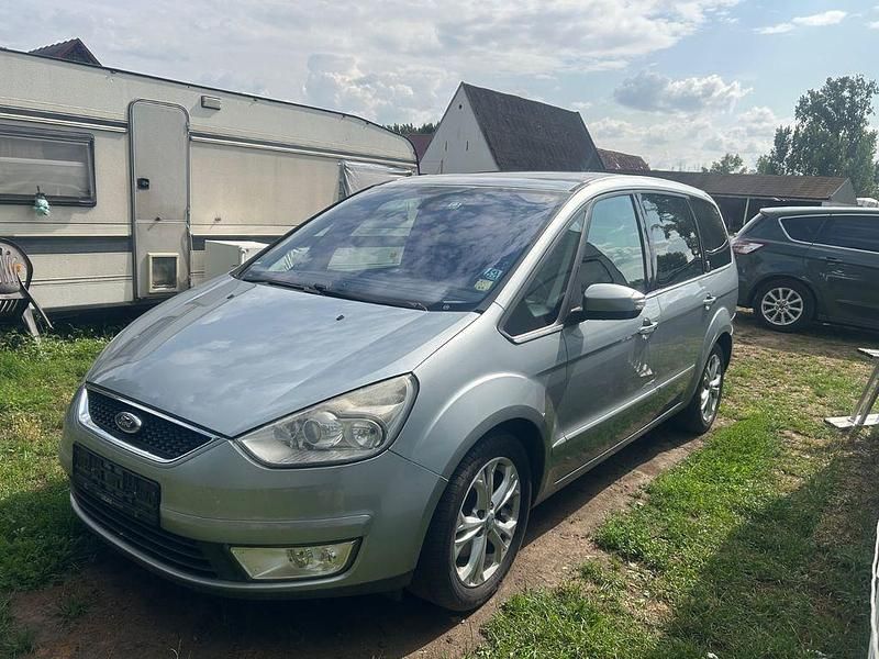 Używany Ford Galaxy Ghia 140 KM (102 kW) 2007 Szary Minivan