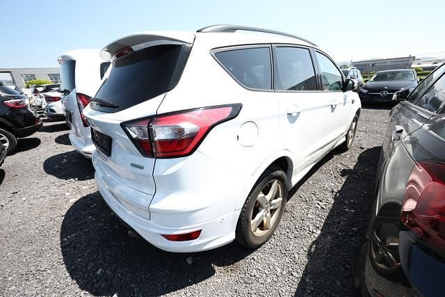 Frostweiß frostweiß frostweiß Gebraucht 2018 Ford Kuga ST-Line SUV | 15.964 € (Fairer Preis) - Bild 1/4