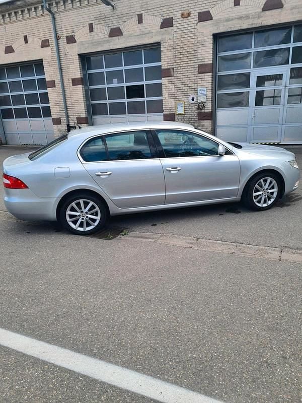 Gebraucht Skoda Superb 160 PS (117 kW) 2013 Silber Limousine