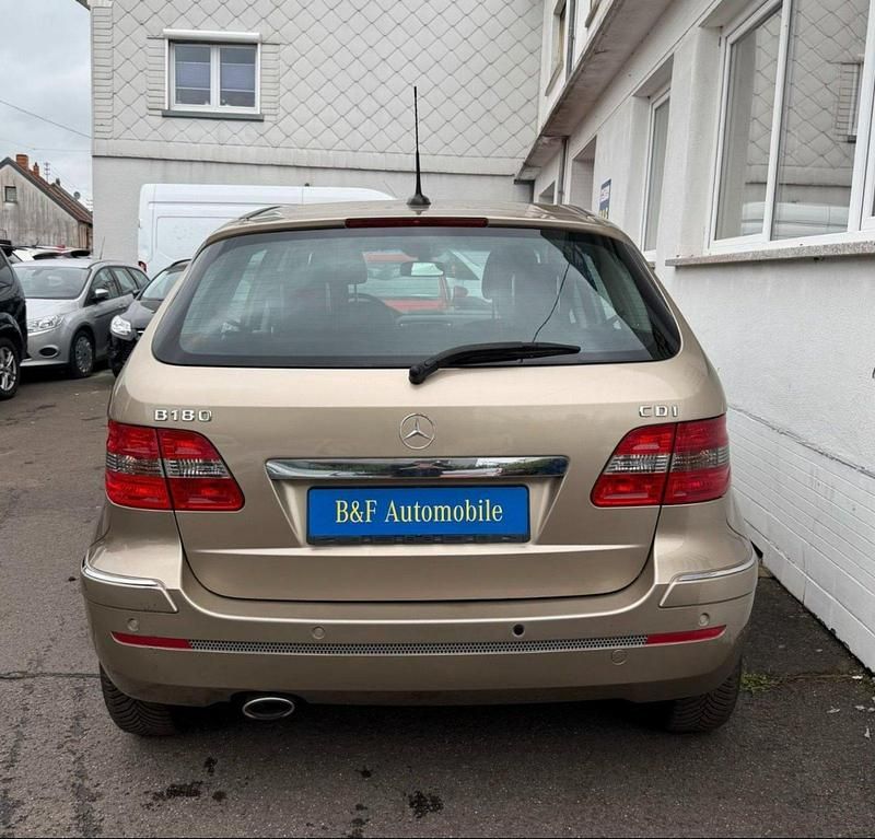 Gebraucht Mercedes B180 109 PS (80 kW) 2007 Gold Van / Kleinbus