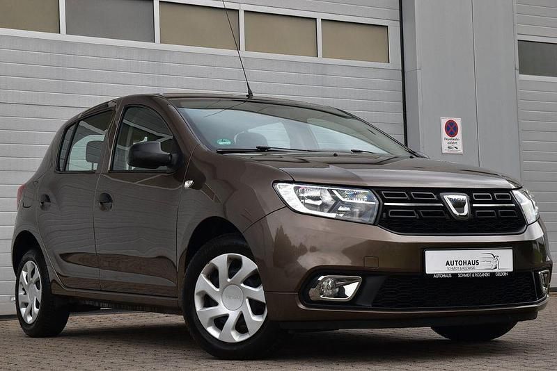 Braun Gebraucht 2018 Dacia Sandero Essentiel Kleinwagen | 7.299 € (Etwas zu teuer) - Bild 1/4