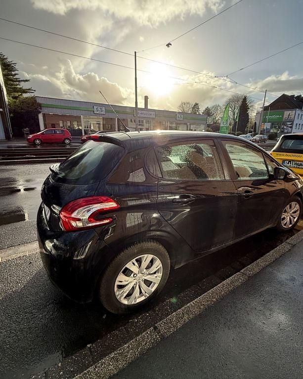 Gebraucht Peugeot 208 Access 68 PS (50 kW) 2014 Schwarz Kleinwagen