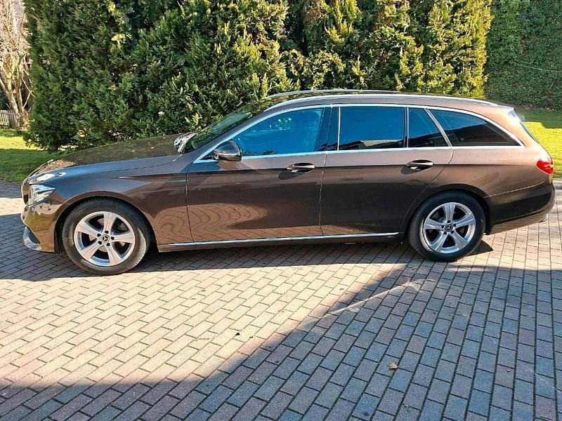 Gebraucht Mercedes E200 Avantgarde 150 PS (110 kW) 2017 Braun Kombi