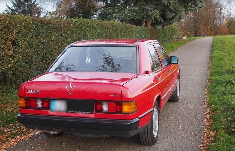 Gebraucht Mercedes 190 122 PS (89 kW) 1985 Rot Limousine
