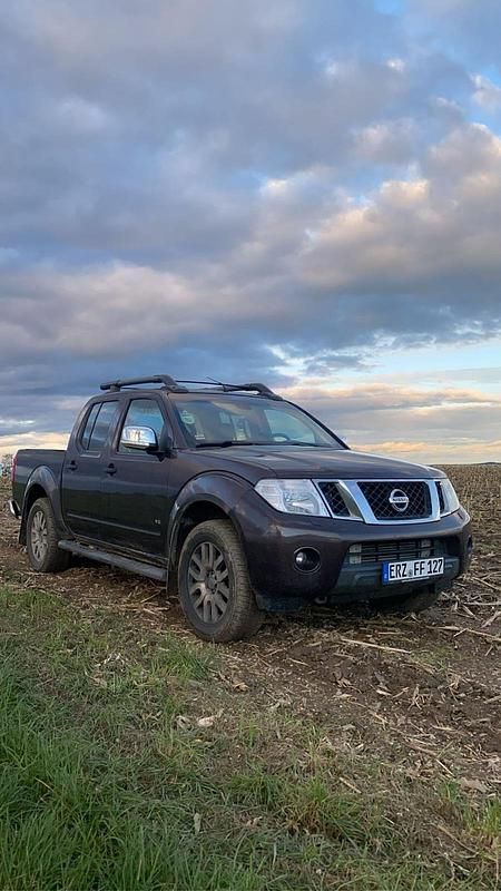 Braun Gebraucht 2012 Nissan Navara Abholung | 10.000 € - Bild 1/2