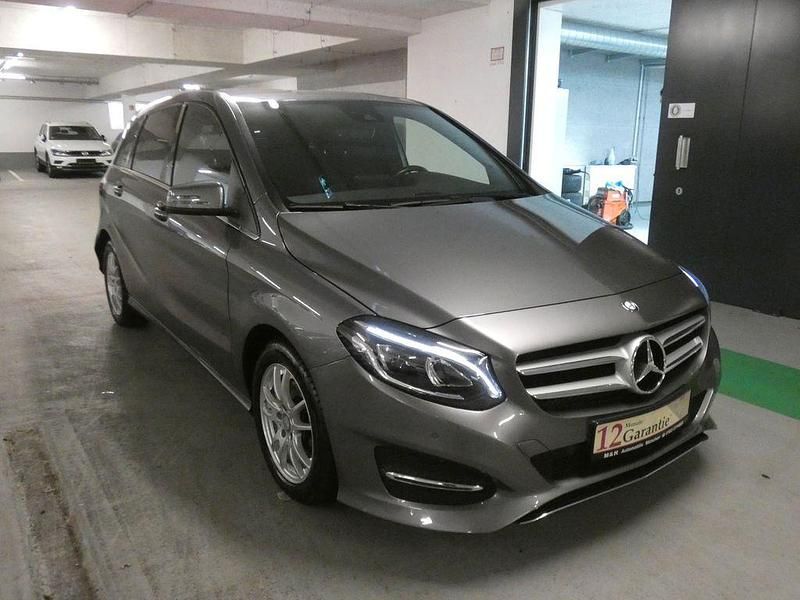 Gebraucht Mercedes B180 122 PS (89 kW) 2016 Mountaingrau Van / Kleinbus