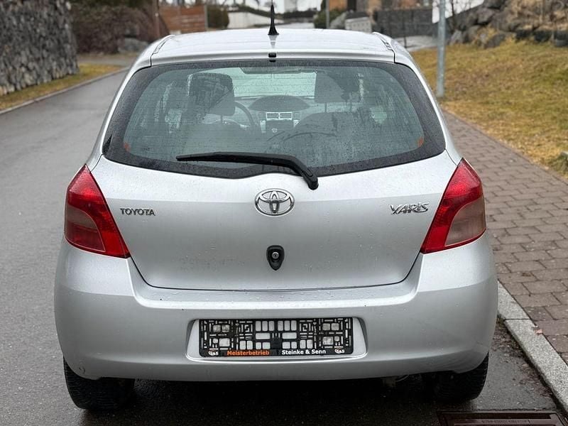 Gebraucht Toyota Yaris Executive 87 PS (63 kW) 2006 Silber Limousine