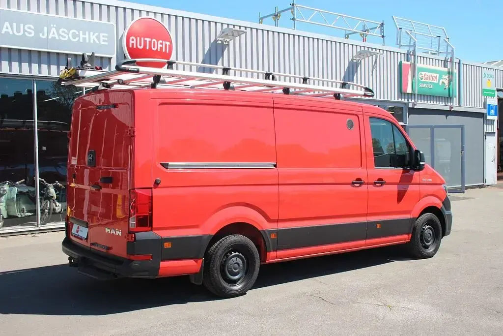 Używany MAN TGE 177 KM (130 kW) 2019 Czerwony Van