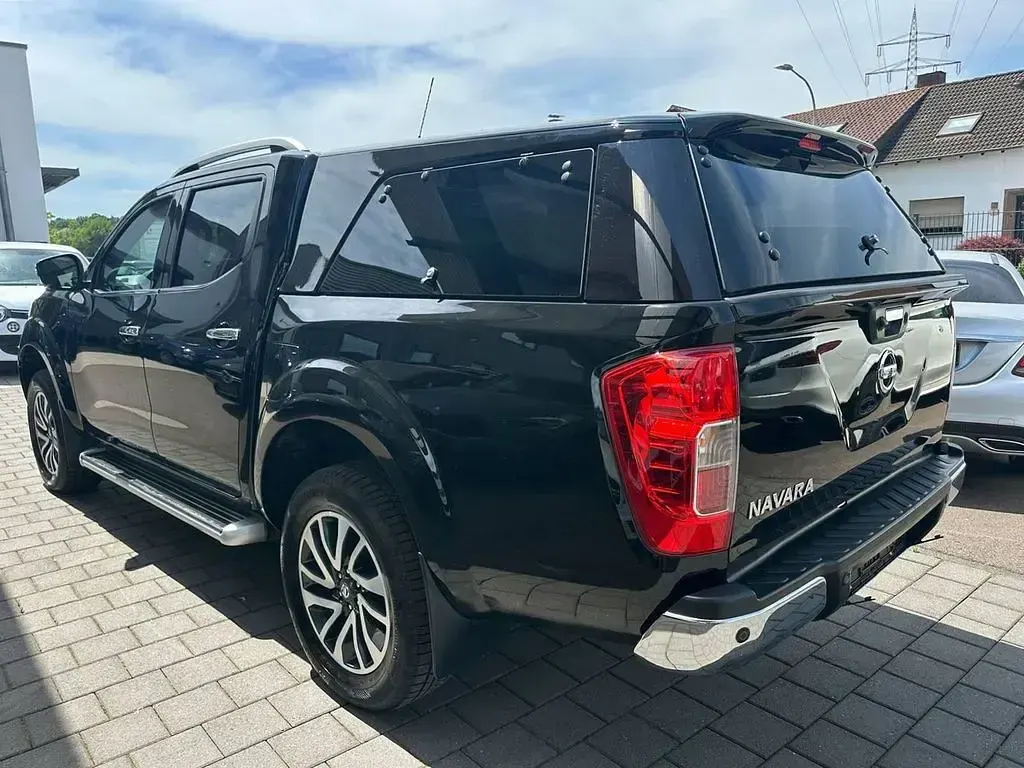 Gebraucht Nissan Navara Tekna 163 PS (119 kW) 2017 Schwarz Pickup