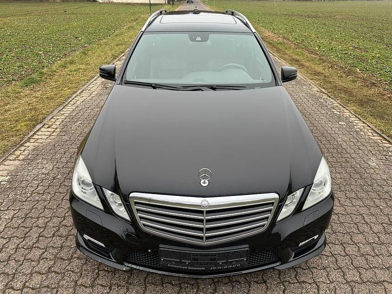 Gebraucht Mercedes E350 AMG line 265 PS (194 kW) 2011 Schwarz Limousine