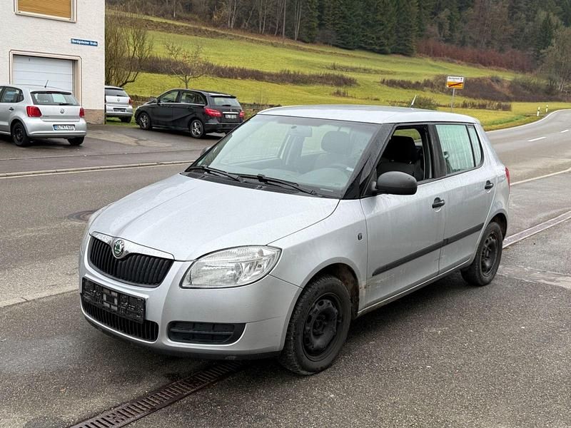Silber Gebraucht 2010 Skoda Fabia Limousine | 1.100 € (Superpreis) - Bild 1/4