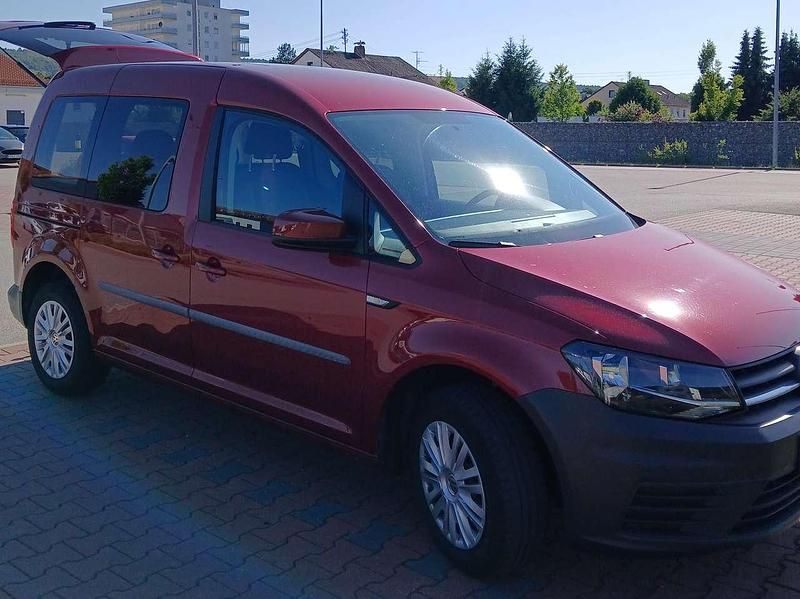 Rot Gebraucht 2018 VW Caddy Trendline Van / Kleinbus | 10.000 € (Fairer Preis) - Bild 1/4
