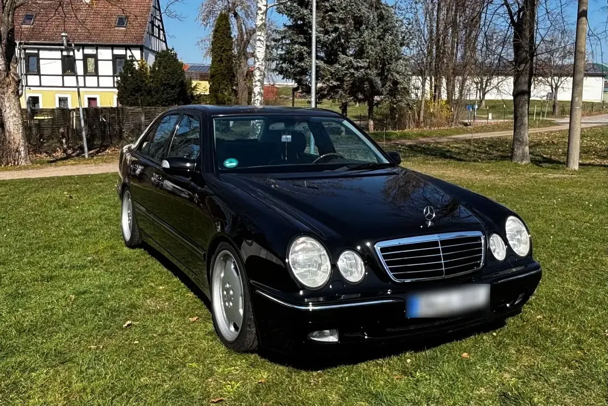 Second-hand Mercedes E320 224 CP (164 kW) 2001 Negru Berlinǎ