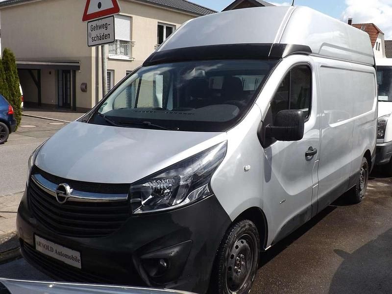Silber Gebraucht 2017 Opel Vivaro Van | 14.800 € (Fairer Preis) - Bild 1/4